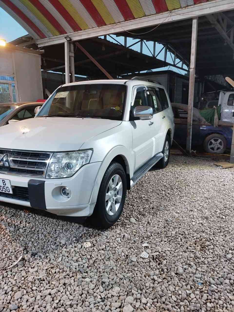 السلام عليكم باجيرو موديل 10  حبتور
محرك 6 سلندر 3500  مكفوله من الضربه والصبغ 
فتحة  كشنات جلد كهرباء 7 راكب دمام خلفي 3 قطع 
تبريد مري شفط حساس خلفي رقم بغداد السعر
145 وبيها مجال السياره جديده مكان السياره 
بابل البكرلي 
***********
***********
