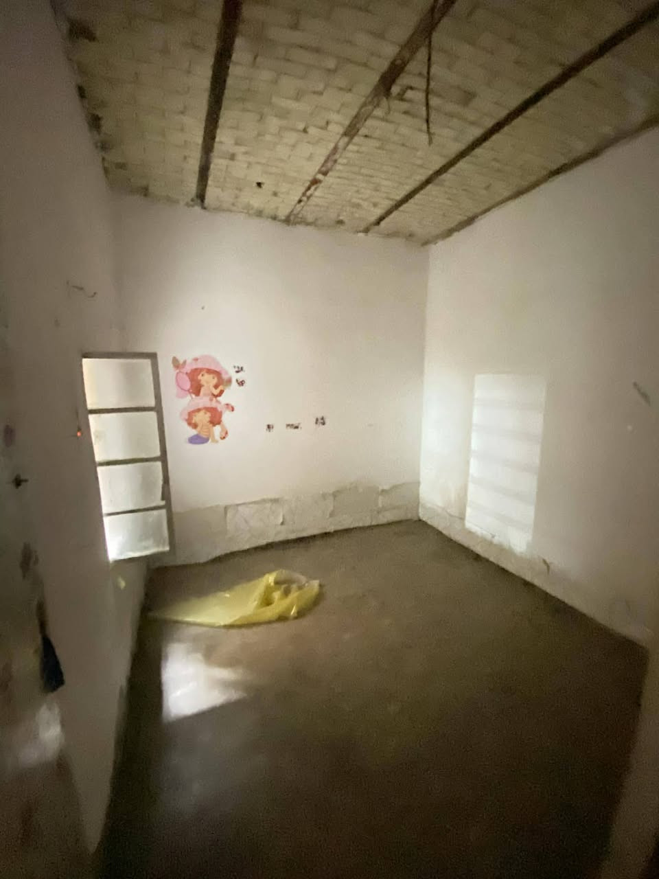 موقعه يم مجمع سعيد خامس بيت بيت مساحته ٨٧ خلفيه يعني اكبر من نص والممر متر والجوه ٨مترات عرض ونزالها ٩ ونص المكان مجمع سعيد خامس بيت مساحه ٨٧ السعر ٧٥ وبيه مجال


**إذا كنت صاحب هذا الإعلان وتريد حذفه لأي سبب، رجاءا أرسل رسالة إلى الدعم الفني**