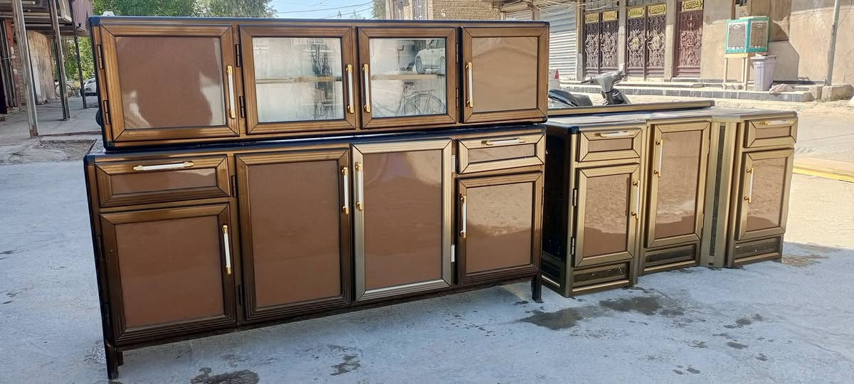 للبيع كاونتر نظيف جدا مكان بغداد شعله ***********.
