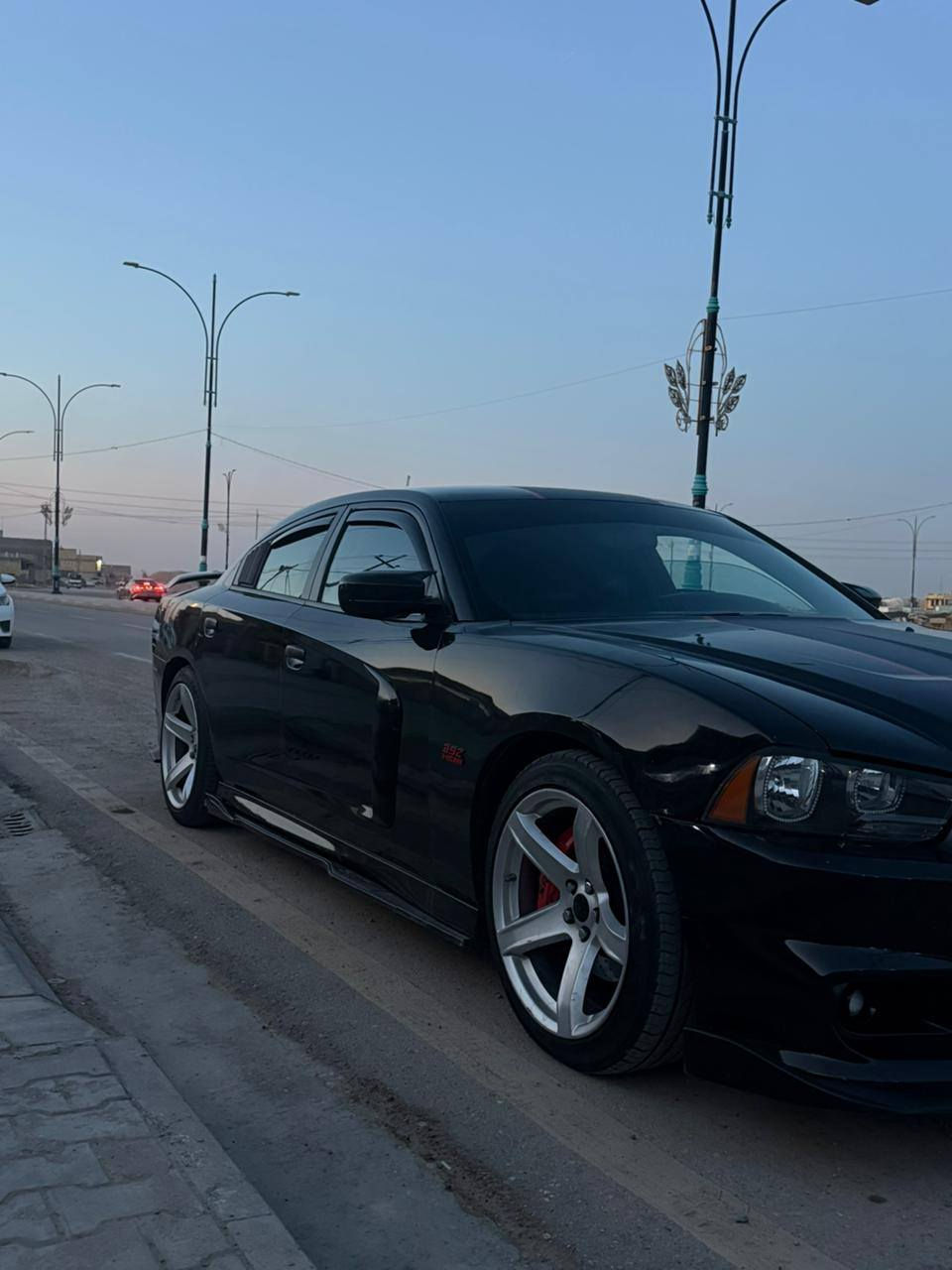 سلام عليكم چارجر موديل 2013السيارة RT8Vالسياره عليه تزويد دركة اربي ام تصميم + اكسل قفل افجوج برمبو وكالة + فلنجات SRTبلكات ريسنك + شوتة استيل هدرز + هدرز صالنصات السياره متعوب عليه اهويه حادث امريكه جاملغ خلفي فقط السياره مصبوغه حزام من غير ضربه قويه فقط رش رقم بغداد بسمي تحويل ثاني يوم باقي التفاصيل ***********
