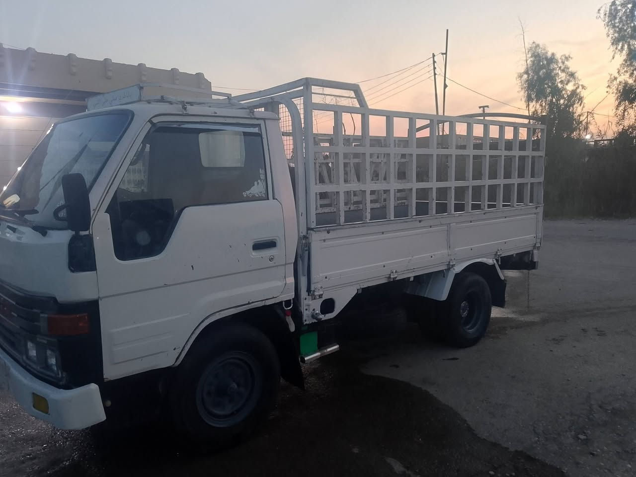 سلام عليكم سياره للبيع تويوتا ***********
