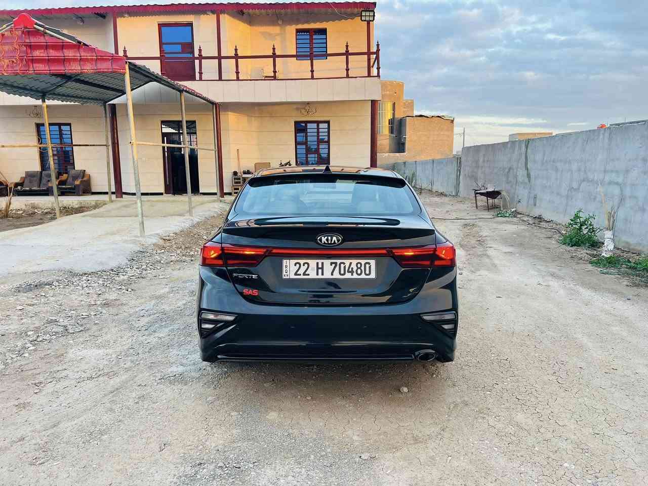 السلام عليكم للبيع فورتي موديل 2021سيارة  ماشية 81 السيارة حلوة بيهة طخات ومصبوغات حادث بنيد وجاملغ ونص باب ارباك فقط دركة بدون دواخل ولا شواصي بيهة بارد بل جاملغ الخلفي كد شبر السعر 128 وبيهة مجال حق الجية للتواصل *********** او ***********
