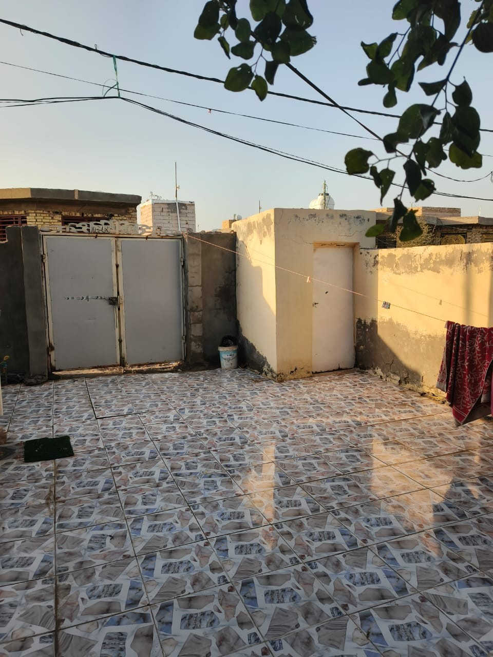 اللهم صل على محمد وآل محمد
بيت للبيع المساحه 200م طابو زراعي سند 25 عكاده  بااسمي يتكون البيت من كراج وحديقه وصاله كبيره ومطبخ وغرفه وبراني وصحيات خارجيه وداخليه عنوان البيت حي الجامعه نهاية شارع 20 رابع فرع 

للاستفسار الاتصال على هذا الرقم

*********** او خاص
