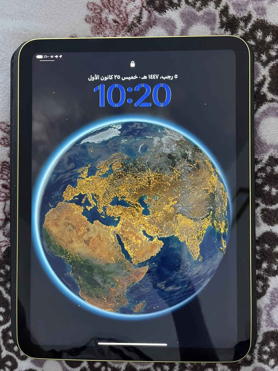 ايباد الجيل العاشر 
نظافة 100%
بطارية 100
ذاكرة 256 
كامل ملحقات
( شاحن )(كيبل) (وكارتون)
السعر خاص
للتواصل خاص او واتساب ***********
