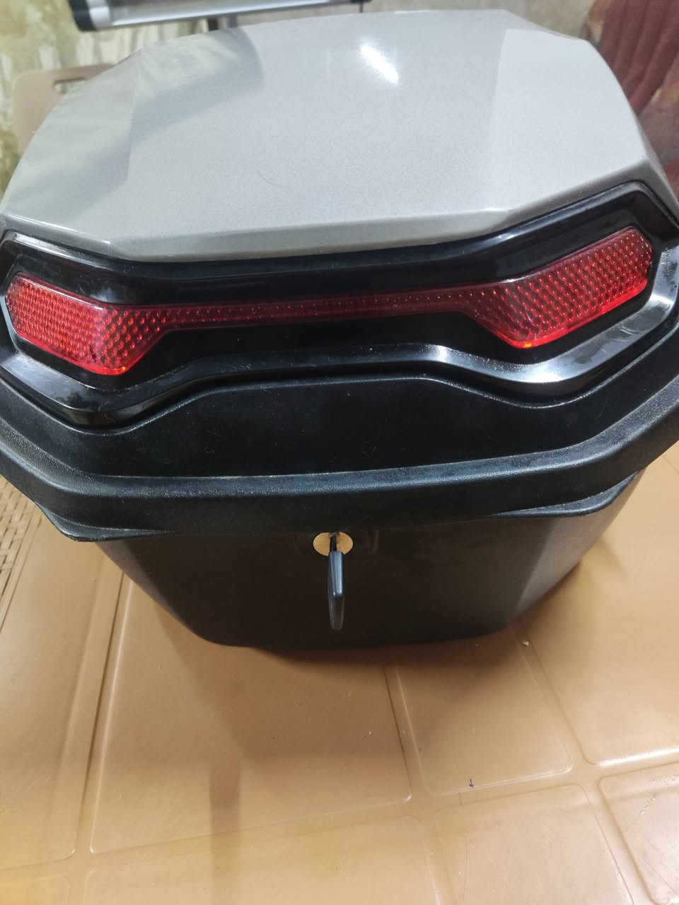 صندوق + خوذة
الاثنين ب25 الف 
مكاني موصل ايسر 
***********
