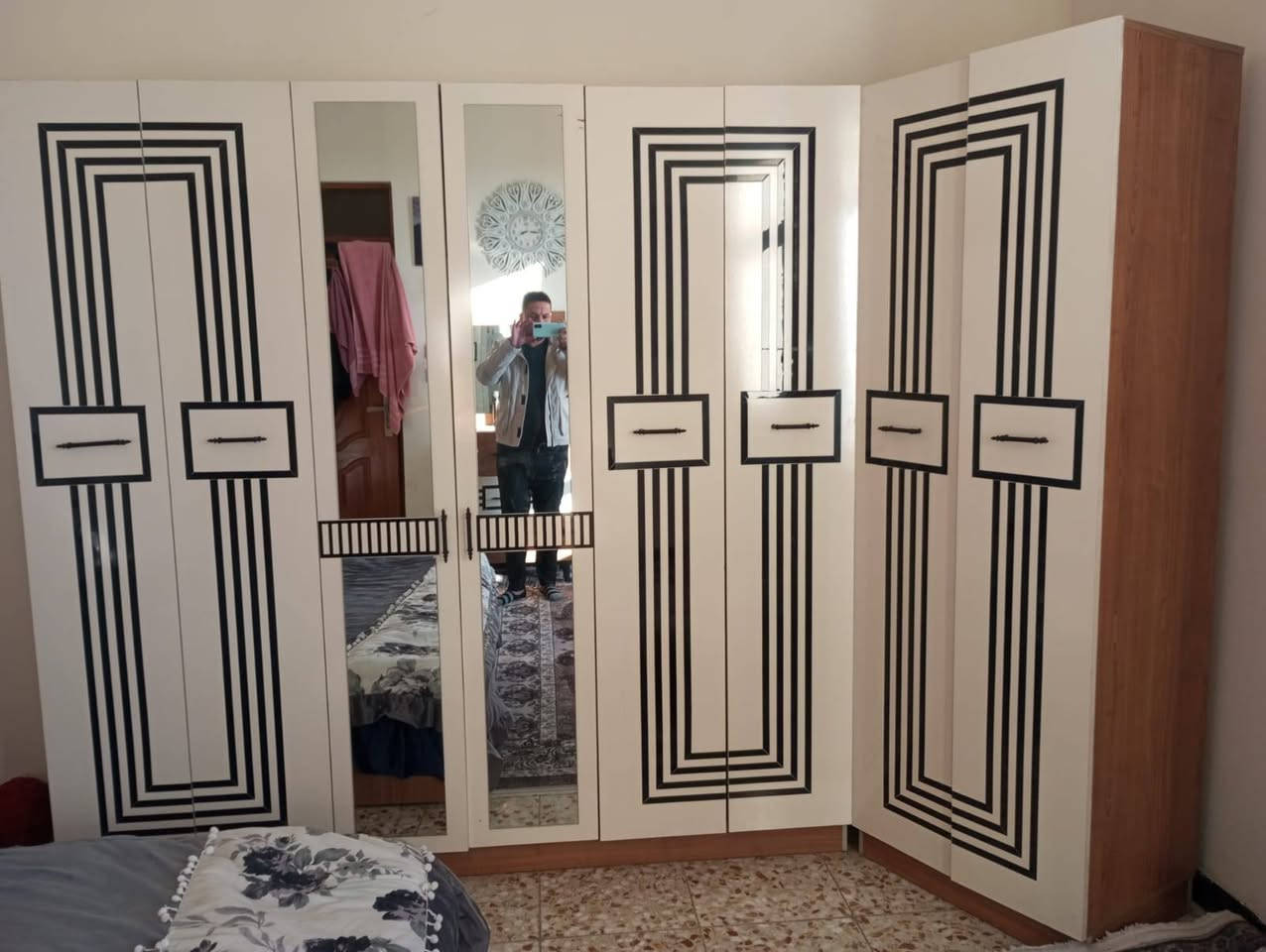 السلام عليكم غرفه تركيه 6قطع نظيفه فول استخدام قليل مكان بغداد مدينة الصدر ***********
