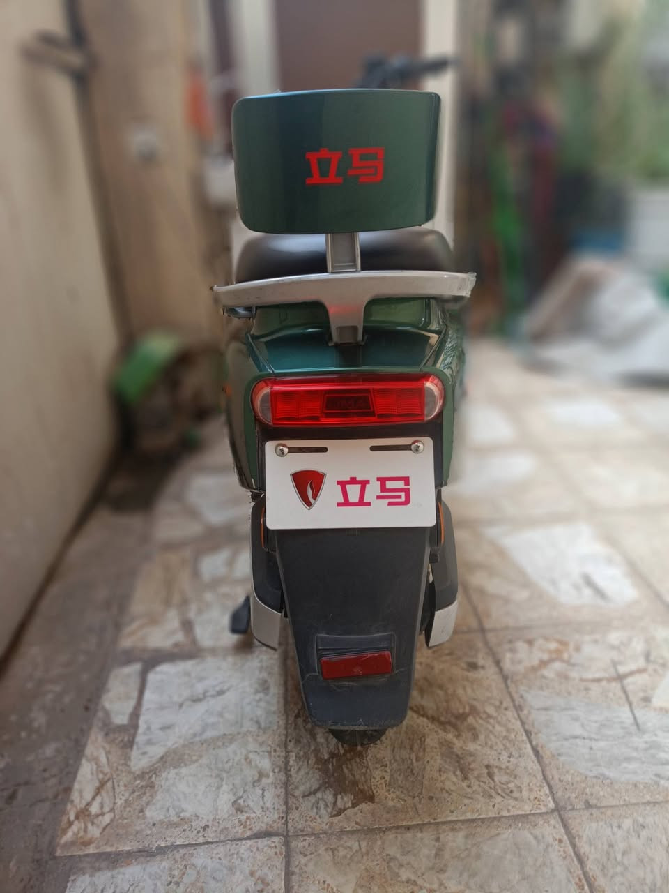 دراجة شحن 3 سرعة بيها سرعتها 90 حقيقي 
ترجع بك 6 بطاريات مالفها  2000 
جنطها جبيرة كلوب عالي ناصي 
بيرك دسك امامي  سعرها 800 الف 

التواصل على الرقم ***********
