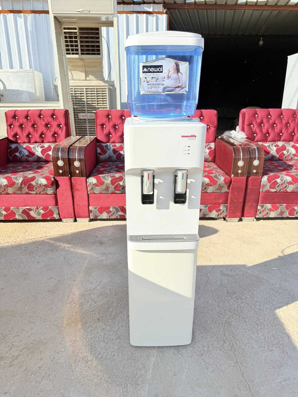 في مزاد الثقه بداية كاطون الرازي مجاور الملعب 
يوجد اثاث منزلي باله نضافه 100/100
ويوجد نضام مراوس 
***********
