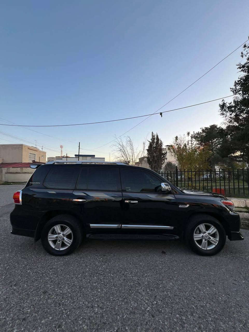 كوردى 
لاندکرۆز GXR 
مۆدێل  / ٢٠١٠ شکل کامل کراوە بە مۆدێل ٢٠١٥ 
مواصفات سلايت شغال 
رۆیشتن / ١٧٢ هەزار کم 
رەقەم هەولێر سەنەوی نوێ 
مەکینە v6 
سبوغ تەنها نیو دەرگای سبوغ 
سەقفی کالبونەوەی هەیە 
بێ ناوگرتن بێ ئێڕباگ 
١٠ وەرەقە غەڕامەی لەسەرە 
پاش مامەڵە وەردەگریەوە

نرخ  ٢٧٧ $ وەرەقە

بۆ پەیوەندی ***********./ ***********

عربي 

لاندكروز . جيكسارا 
موديل 2010 محدث 2015 
مواصفات سلايت شغال
ماشي / 172 الف كم 
رقم أربيل سنوية جديد 
محرك V6 
صبغ فقط نص باب سائق 
بدون دواخل بدون ايرباك 
قمارة شوية بي جراد 

غرامة 10 ورقة عليها بعد المعاملة نرجع لك 

سعر ٢٧٧ $ 

للاتصال    *********** / *********** أربيل, العراق
