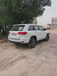 جيب كراند شيروكي لمتد فووووول امريكي 2018 كل تفاصيل وات ساب 0775030666...