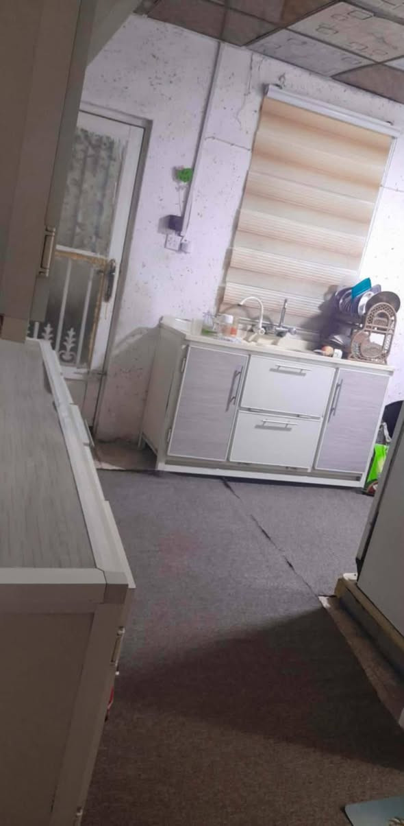 السلام عليكم 
بيت للبيع بلدية معاملة كاملة واصلة للتثمين 
مساحة 200 
العنوان شارع 80 حي العسكري قرب مخبز مهند
100 بناء و100 حديقة 
تحتوي على استقبال وهول وغرفة ومطبخ وصحيات وغرفة ثانية ساندويج
السعر 55 وبي مجال 
للاستفسار اكثر مراسلة الصفحة


**إذا كنت صاحب هذا الإعلان وتريد حذفه لأي سبب، رجاءا أرسل رسالة إلى الدعم الفني**