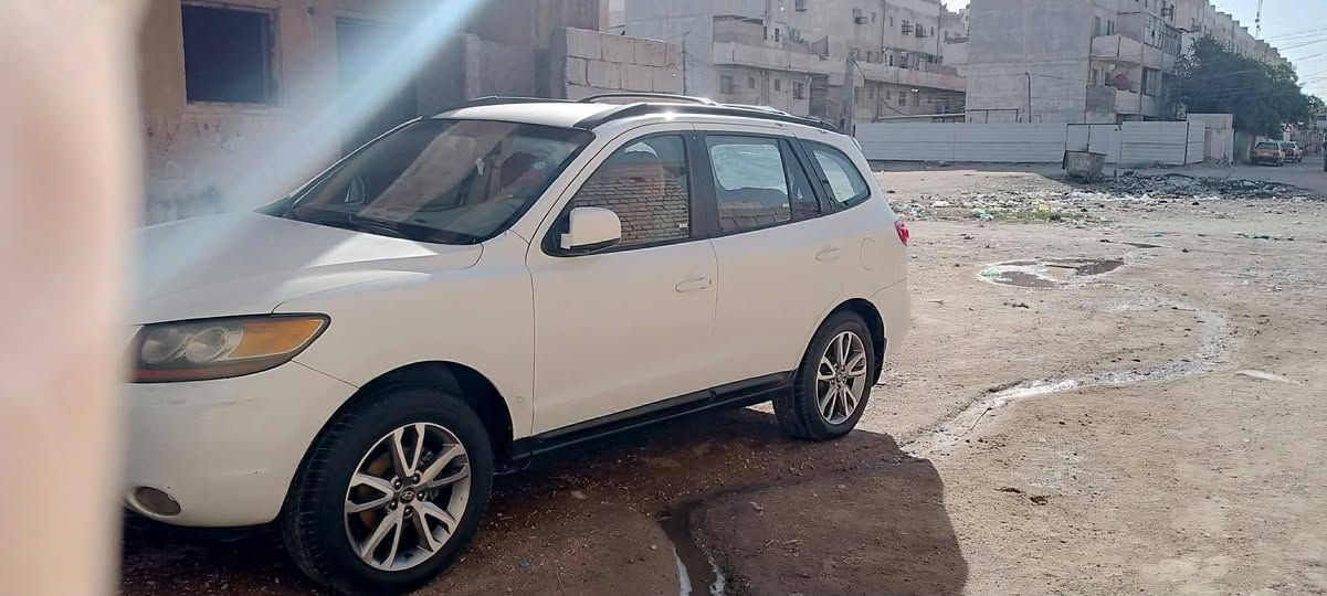 السلام عليكم.   للبيع.    👇👇
سنتافي موديل 2008 محرك 2700 سياره ليبل واحد 
بنيد مصبوغ فقط وهاي نضافة السياره 
السعر.   125$ 

كربلاء.     ***********
