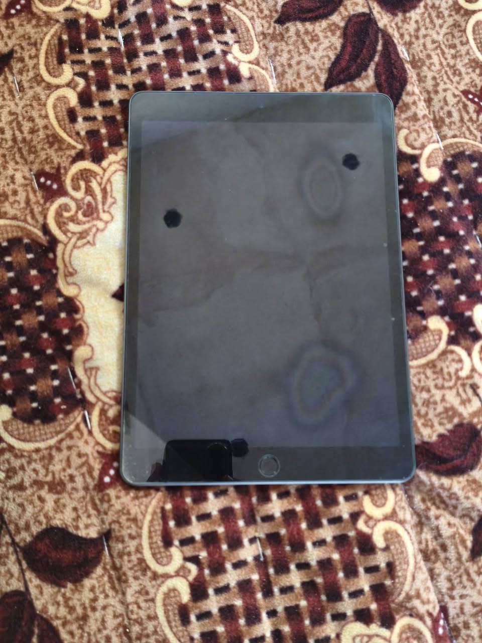 ايباد 9 برو للبيع شرط نضافه فول بعده جديد ذاكره 64  ويا حساب بوبجي قوي وبي سكنات خير من الله ب500 
مكاني نجف حي ميسان 
***********
