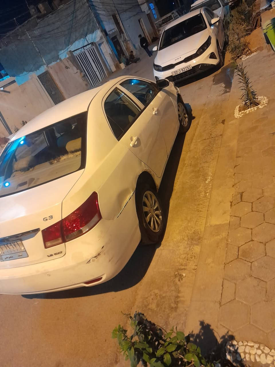 بي وايدي مديل 2013 اوتماتيك فول بصمه رقم نجف بسمنه مداور ثاني يوم مكفوله من صبغ والضربه والتبديل سياره ماشيه 95 الف بلاديه على وضع شركه مكاني نجف سعرها 48 وبيها مجال ***********
