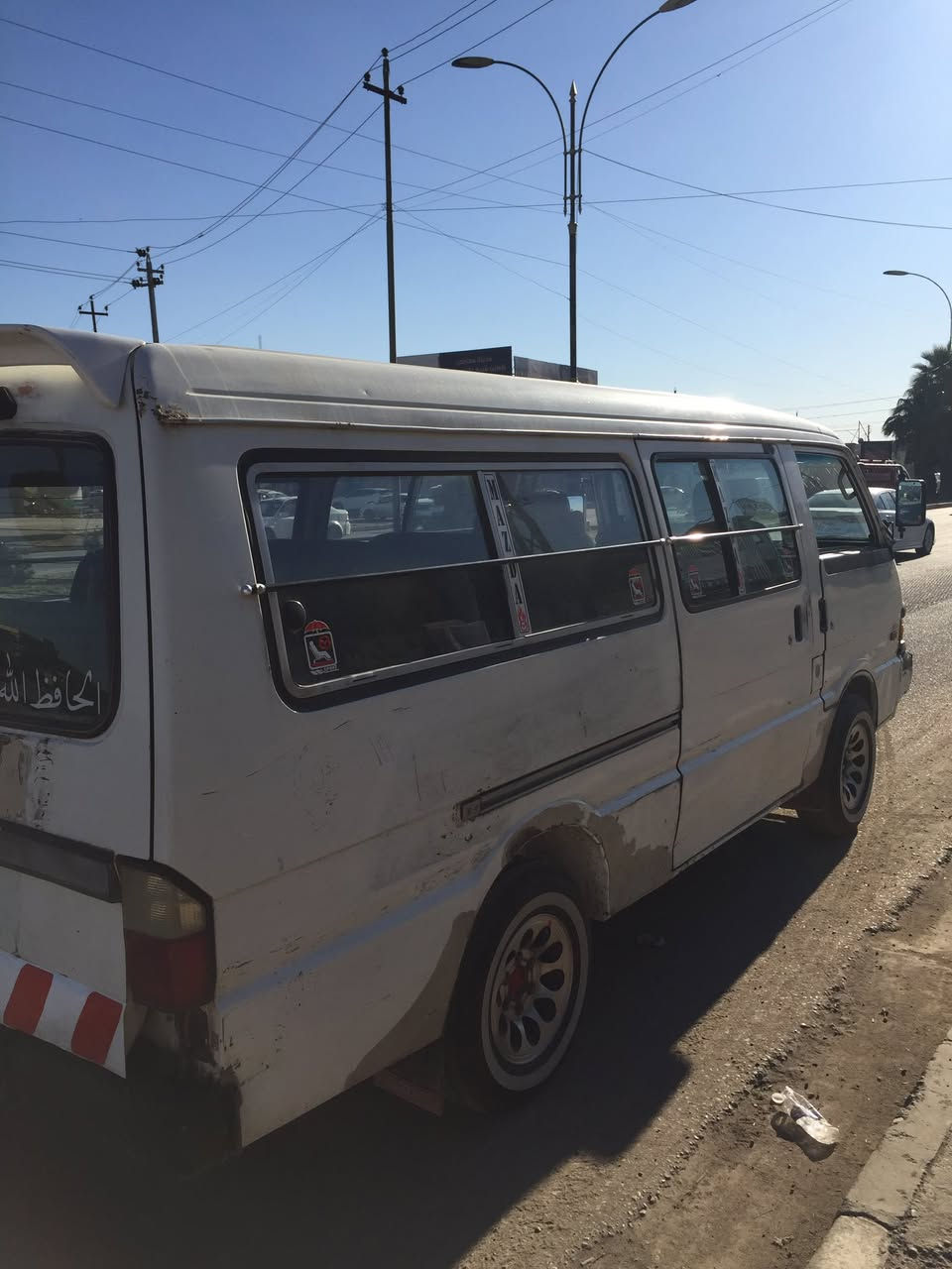 سلام عليكم مازده 14 راكب للبيع موديل 90  رقم سياره دهوك 
وكاله وتحويل شرط  بدون غرامات  .السعر 45 وبيه ومجال    سياره موجوده موصل حي وحده للاستسفار تواصل ع رقم ***********
