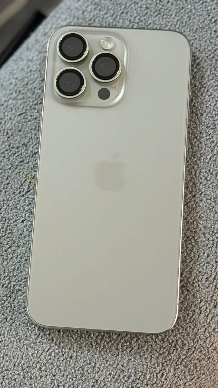  iPhone 15 Pro Max | للبيع
الموديل: iPhone 15 Pro Max
 اللون: تيتانيوم رصاصي (Natural Titanium)
 نسبة البطارية: 97% 🔋
 النظافة: الجهاز بحالة الوكالة (أخو الجديد)، نظيف جداً وخالي من أي عيوب أو شخط، استخدام حشيم.
 الملحقات: الجهاز يجي مع الكرتونة الأصلية فقط.
📞 للتواصل والاستفسار:
الرجاء التواصل للجادين فقط عبر الرقم (اتصال أو واتساب):
***********
