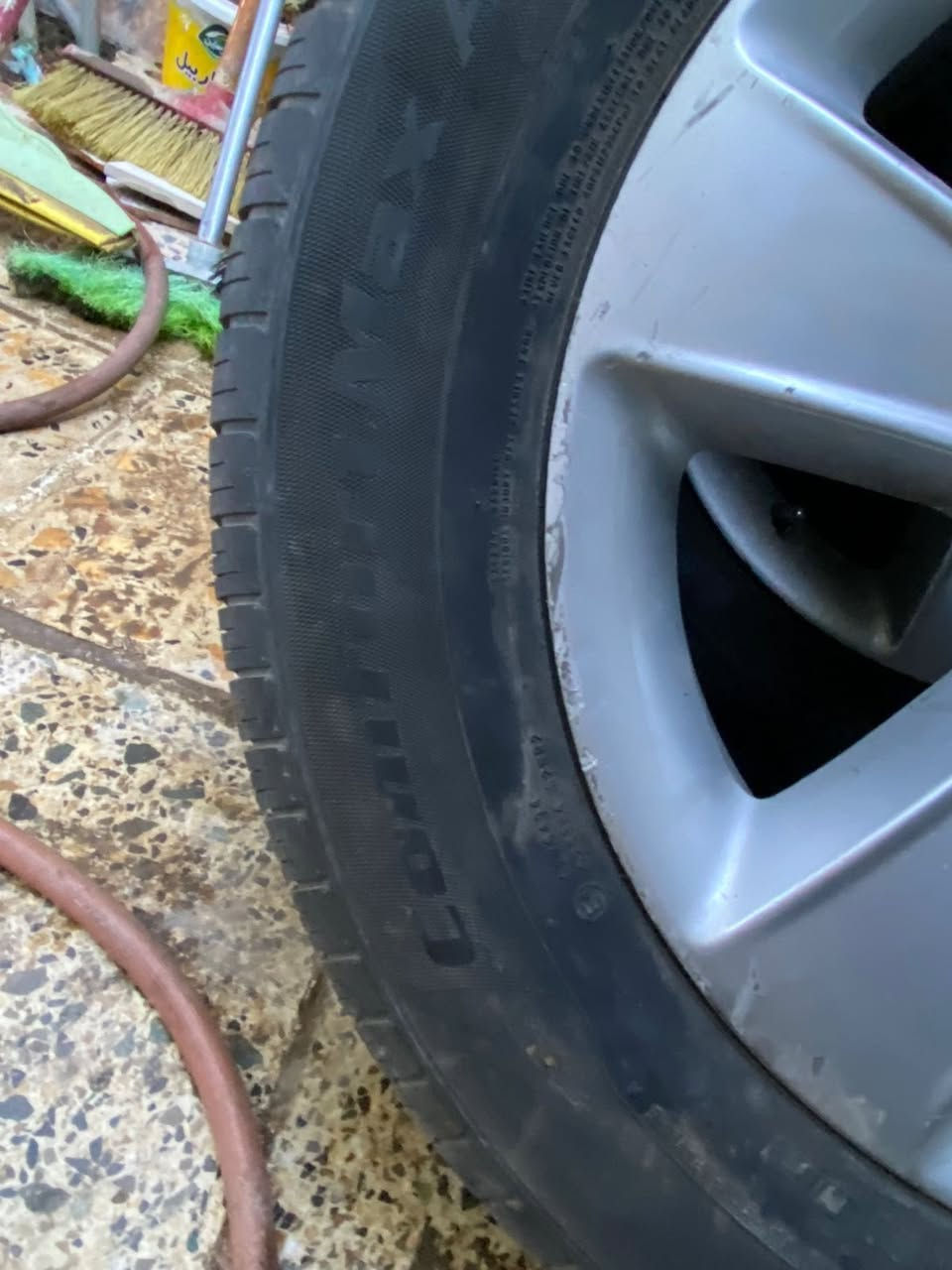 تخم ويل كب مع تخم تايرات قياس ٢٣٥/٦٥/٧٠ سعرها ٣٠٠ مكانه بغداد موبايلي ***********
