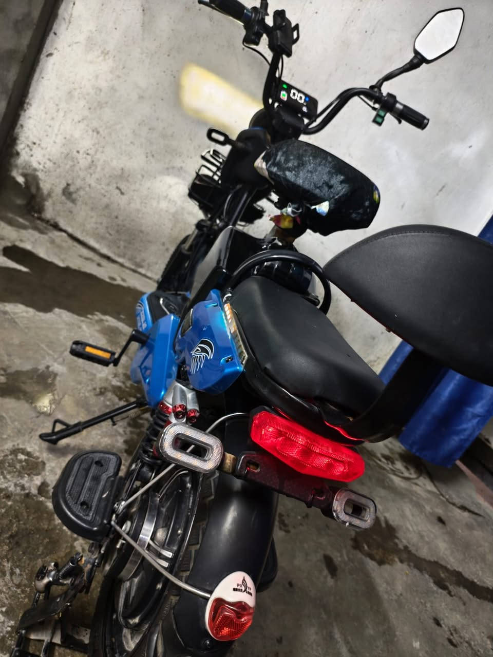 السلام عليكم 
دراجه شحن للبيع.
السعر 200 وبيها مجال
الرقم. ***********
