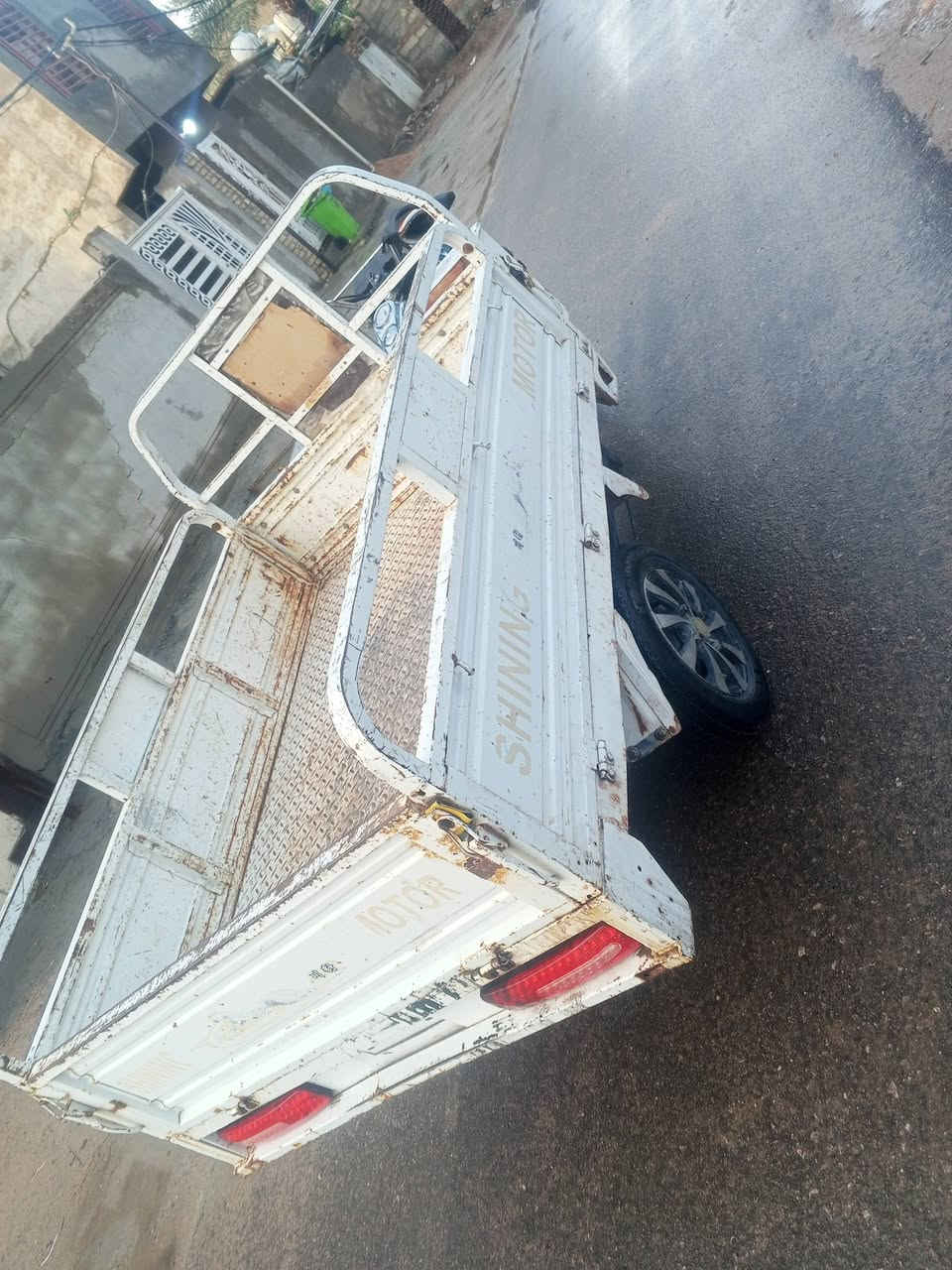 السلام عليكم من رخصه مدير لكروب ستوته جمره للبيع موديل 2019 ماكينه 2019 مالتها ستوته كلش حلوه نظيفه بيها الحيم بالشاصي سنويه ورقم الماني مكاني كوفه شارع المعمل سعر 1,400 وبيها مجال حك لجيه شصي بي لحم رقم ***********
