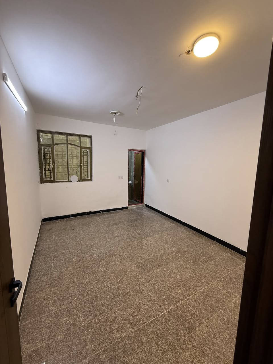 دار للبيع  الموقع الغدير محله 706 🛑
المساحة 65 🛑
الواجه 4 
يحتوي على 
ط 1 صاله+ مطبخ + خدمات 
ط2 غرفتين   +  خدمات 
 للاستفسار ***********
