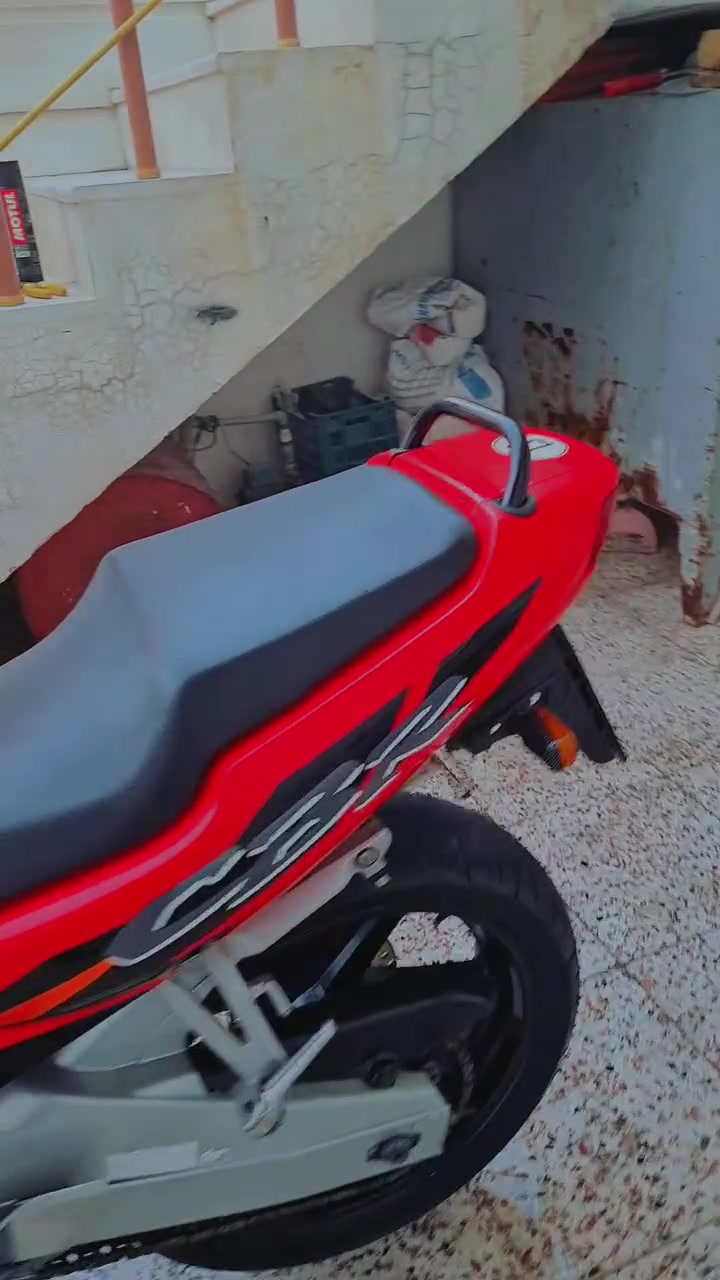 هەمووگیانی بەشەرت و رۆن و تایەی تازە 
نرخی 20 گەڵا

*********** 
سلێمانی
