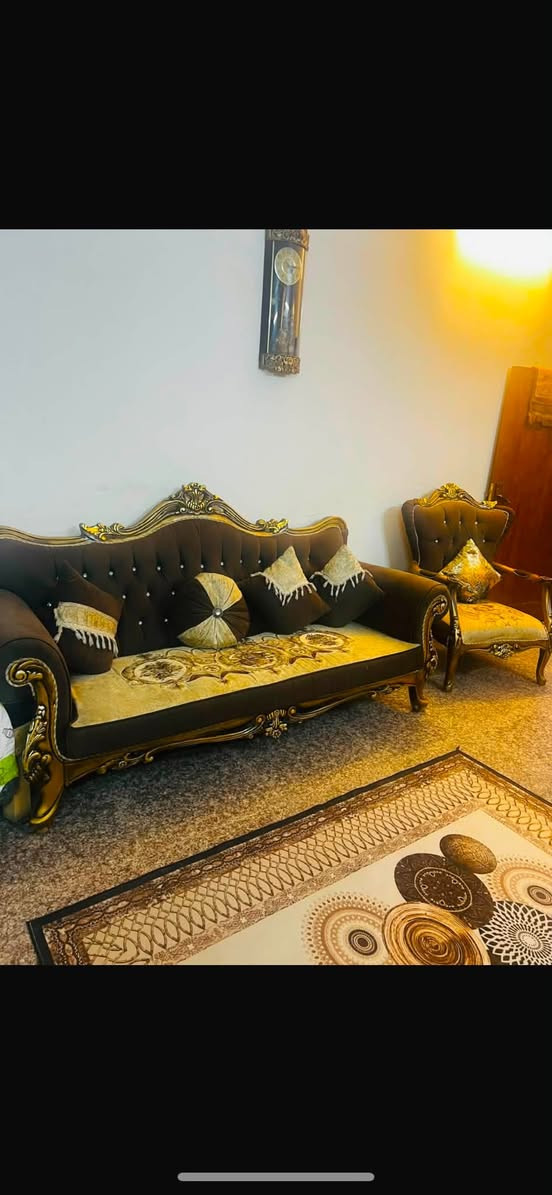 سلام عليكم تخم تركي ملكي 10مقاعد ستعمال قليل مع طبله وسطيه كبيره مكان حي الحسين بغداد ***********
