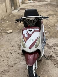 ماكس • شارع ثمانين • تفاصيل خاصة