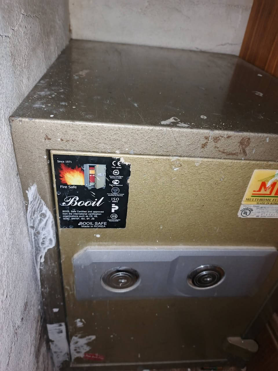 للبيع قاصة (خزنة) ماركة Booil كورية أصلية
الحالة: مستعملة، قوية جداً ومقاومة للحريق (Fire Safe).
ملاحظة مهمة: القاصة معروضة للبيع بدون مفاتيح.
المنشأ: صناعة كورية أصلية (Made in Korea).
تناسب أصحاب الاختصاص بفتح القاصات أو اللي يحب يبدل أقفالها. 
داخل كربلاء


**إذا كنت صاحب هذا الإعلان وتريد حذفه لأي سبب، رجاءا أرسل رسالة إلى الدعم الفني**