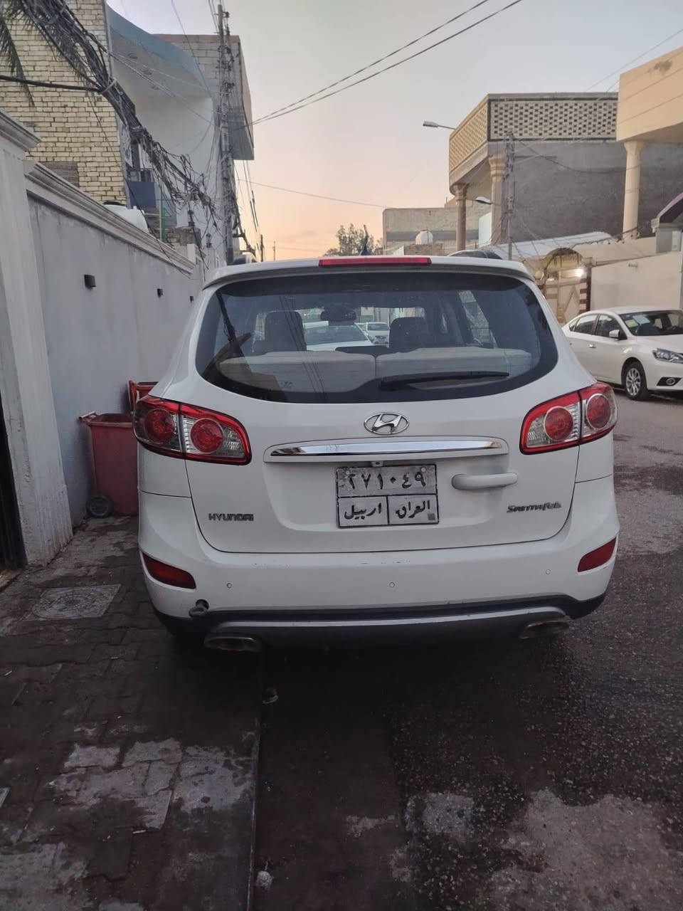 سلام عليكم
سنتافي 2012خليجي
مكفولة من التبديل ولصبغ 
فقط بيها باردات 
4 سلندر 
فول مواصفات 
كامره
ثلاجه 
مري شفط
7 راكب 
3 قطع تبريد ثلج
سلايد
تحكم ستيرن 
تخم تاير جديد 
السياره جاهزه كير ومكينه وحداديه كفاله 

هواي بيه موصفات بعد 
سياره جديده كلش وبلحقيقه احلا من لصور .. 
رقمها اربيل 
مكان السيارة نجف 
سعررها 150$ وبيها مجال 

***********
