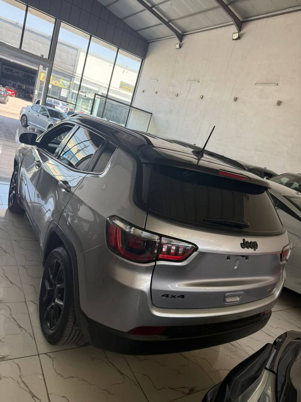 سلام وعليكم جيب كومباس بيع او مراوس موديل 2024 لون السلفر المرغوب وتو كلر موصفات السياره كامره  رادارات تبريد مركزي شاشه حجم كبير دبل اكسل سياره مرقم دهوك كامل شرط تحويل ضرر بدون صبغ بدون ايرباك بيها جاملغ وشبر باب بارد فقط سعر السياره 173وبيها مجال مكان السياره دهوك  ***********
