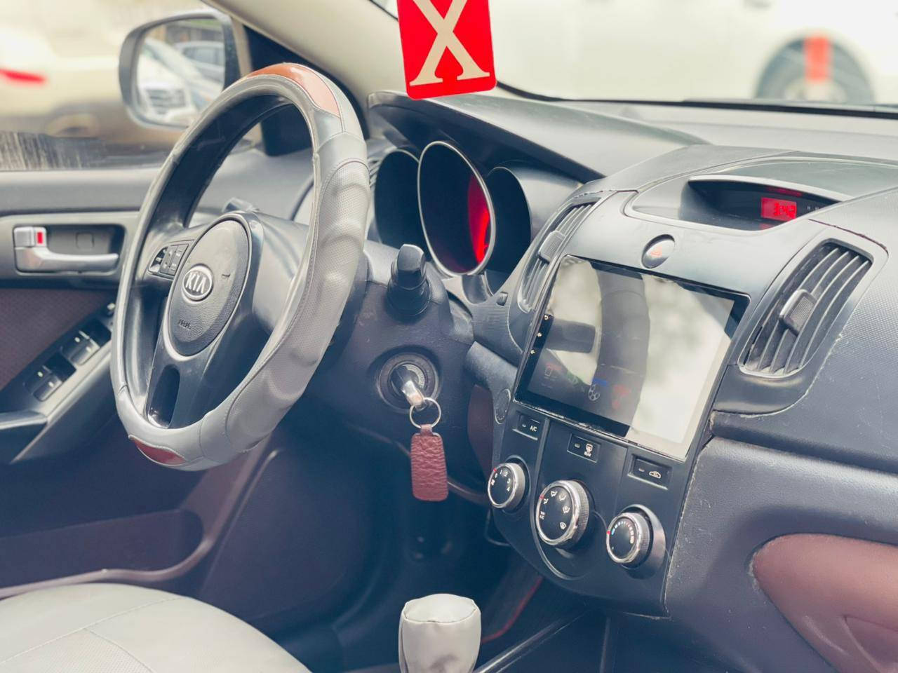 السلام عليكم
كيا سيراتو ٢٠١١ خليجي 

كير ومحرك وتبريد وحداديه وتكم وقماره وشواصي مكفولات

بيها صبغ كم قطعه ابيع حزام

سنويه بأسمنه لل ٣٠
سنويه بأسمنه  

فحص وهزه جديد 

السعر ٩٣ وبيها مجال 

مكاني فلوجه ***********
