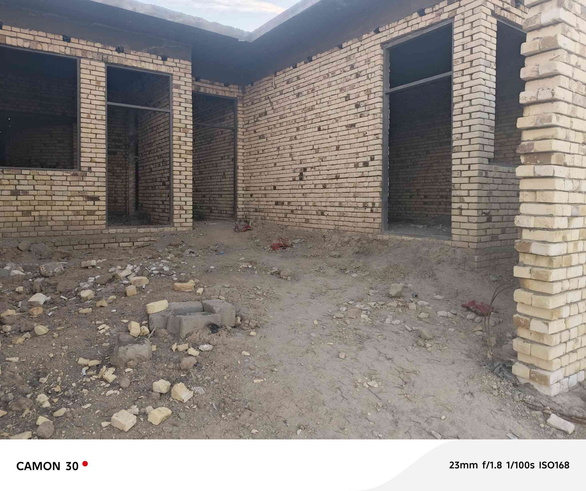 سلام عليكم الدار للبيع ناصريه شارع السفينه خلف مدرسه الواثق المساحه ٢٠٠م السعر ٥٥ بي مجال قليل للاستفسار ***********
