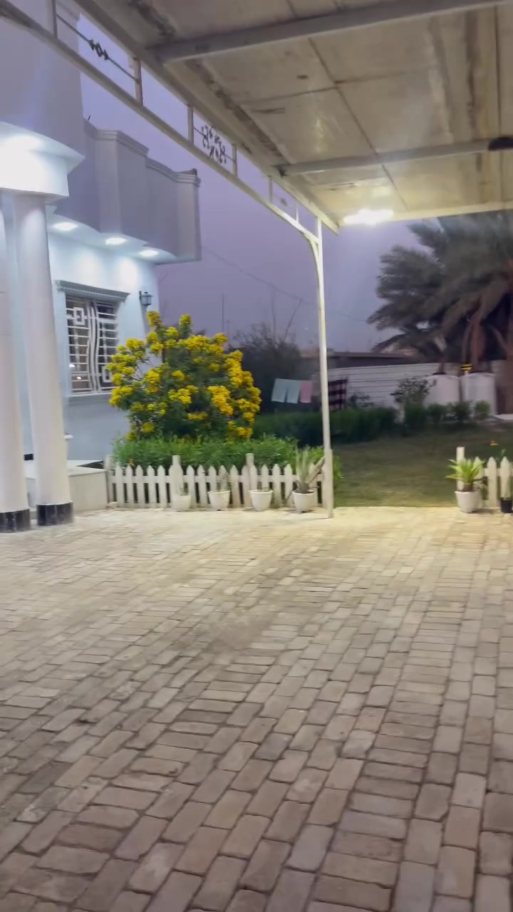 للبيع دار 700 متر
السعر 315 مليون 
العنوان شارع الحافظ 
رقم صاحب العقار 
‭0771 208 9581‬
