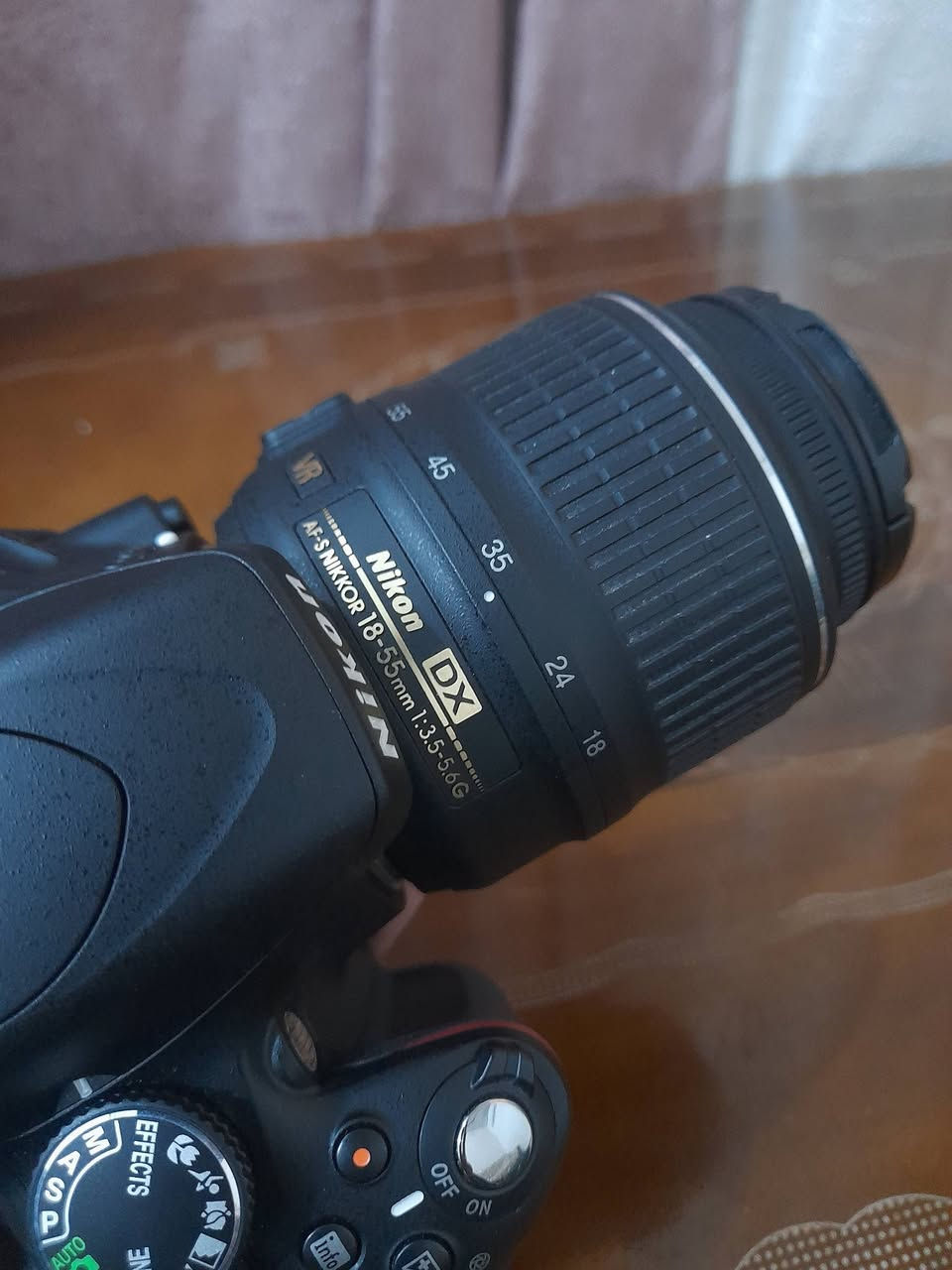 كاميرا نيكون Nikon 5100D 
شتر قليللل جدا يعني استخدام قليل بشكل مقارب للجديد نظافة 99% اذا مو 100% اصلاً 

- دقة 16.2 ميغابكسل.
- مستشعر CMOS بحجم APS-C (DX).
- تصوير فيديو Full HD 1080p.
- شاشة متحركة قياس 3 إنج.
- نظام تركيز تلقائي بـ 11 نقطة.
- تصوير متتابع بسرعة 4 صور بالثانية.
- حساسية ISO من 100 إلى 6400 (قابلة للتوسيع إلى 25600).
- تدعم التصوير بصيغتي JPEG و RAW.
- فلاش داخلي مدمج.
- مدخل مايكروفون خارجي.
- تدعم بطاقات SD / SDHC / SDXC.
-  وياها العدسة الأصلية 18-55 .
وياهه كل الملحقات الجنطة والحزام والبطارية والشحن الاصليات مال شركة نفسهه وحته عقد شراء من الشركة نفسها عندي 
سعرهه 525 وبيها مجال للجاد متواجد واتساب فقط *********** لحك عليها قبل الزيارة الاربعينية

الكاميرا مناسبة للتصوير الفوتوغرافي وتصوير الفيديو . الكاميرا جوكر حرفياً تفيد المحترف تفيد المبدئ وتشتغل وياك فيديو وصور بدقة خرافية.
