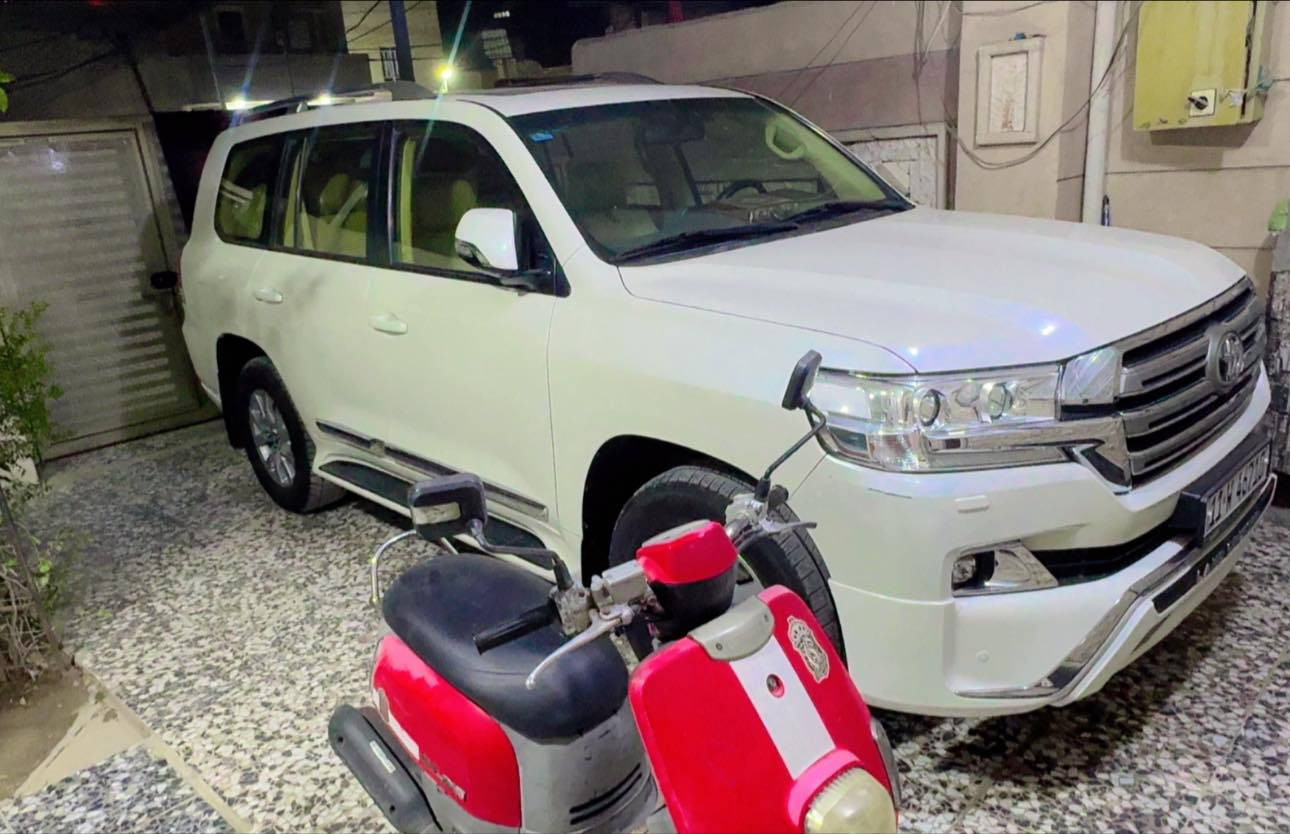 السلام عليكم لاندكروز مديل 2017 بريم سعر ٤٥٠ بيه مجال مكفوله من الصبغ والتبديل للاستفسار  ***********
