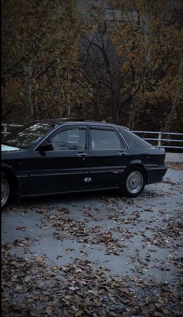 گلاند مۆدیل 1992 مەکینە 63 ئارم و سەنەوی دەهۆک گێر و مەکینە بەشەرت بێ لێدران قفل مەرکەزی و کۆنترۆل سلایت شاشە ئایپاد پێش و پشتەوەی کامیرە تایەو ویلی نوێیە لایت زینۆن کارەبای کامل مەجبوت 
***********
