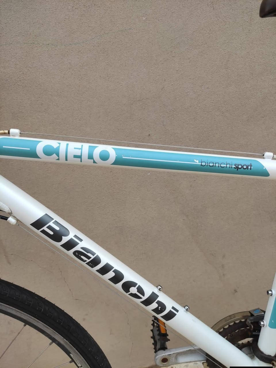 السلام عليكم
دراجة ماركة #Bianchi الايطالية 🇮🇹
حجم 28 (C700) فئة الهجين ترحال
سستم شيمانو كامل.. بدالات سرعة 3×8 سحب و دفع 
بريكات سستم Tektro
وياله بولبرن زوم طبقتين ماركة Alexrims
ستيرن رياضي نفخ.. مع قبضات ربل طبي
معدن الدراجة المنيوم خفيف
دبل امامي سلس 
اطارات اصلية كتان ماركة ميشيلن
سىرج طبي
الدراجة ختم واحد ليبل واحد ما بيها اي نقص كاملة وجاهزة

 السعر 225 الف


**إذا كنت صاحب هذا الإعلان وتريد حذفه لأي سبب، رجاءا أرسل رسالة إلى الدعم الفني**