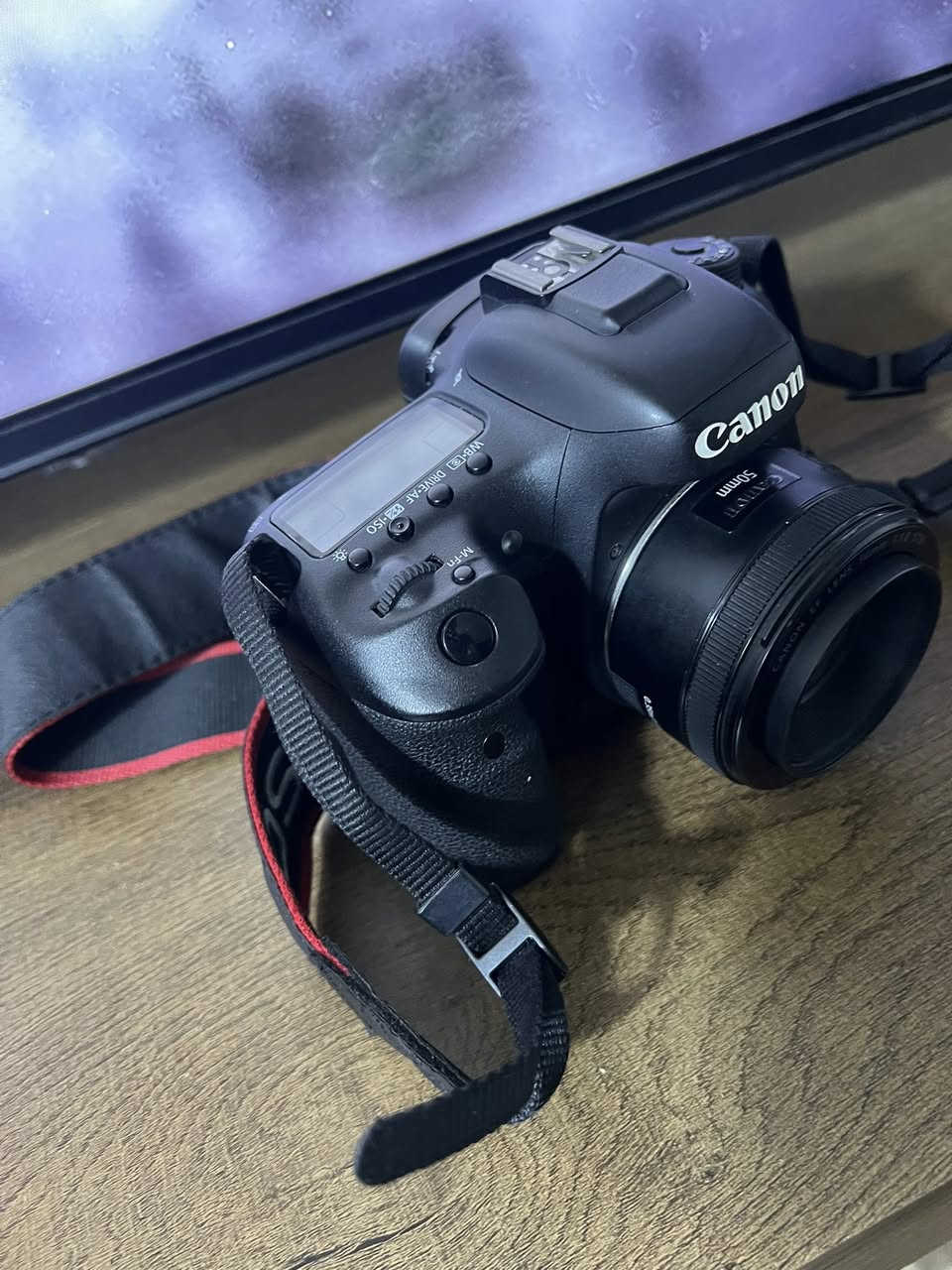 📷کامێرای Canon 7D Mark II بۆ فرۆشتن بە هەرزانترین نرخ.

یەکێک لە بەهێزترین کامێراکانی کانۆن بۆ کاری میدیایی، فۆتۆگرافی و ڤیدیۆ، لەگەڵ باشترین لێنزی جۆری 50mm (کە زۆر شازە بۆ پۆرترەیت و دروستکردنی باکگراوندی ڵێڵ).

گرنگترین تایبەتمەندییەکانی:

 ڕوونی: 20.2 مێگاپێکسڵ.
 خێرایی زۆر: 10 وێنە لە چرکەیەکدا (تایبەت بۆ وێنەگرتنی جوڵە و وەرزش).

 فۆکەسی نایاب: سیستەمی Dual Pixel AF کە فۆکەسێکی زۆر خێرا و وردت پێدەدات لە کاتی ڤیدیۆدا.

 بەرگەگرتن: بۆدییەکی مەگنیسیۆمی زۆر بەهێز کە بەرگەی سەختی و کەشوهەوا دەگرێت.

🔥 کامێرایەکی پڕۆفیشناڵ و بێ کێشە بە گونجاوترین نرخ.

بۆ زانینی نرخ و کڕین پەیوەندی بکەن یان نامە بنێرن. 📥


**إذا كنت صاحب هذا الإعلان وتريد حذفه لأي سبب، رجاءا أرسل رسالة إلى الدعم الفني**