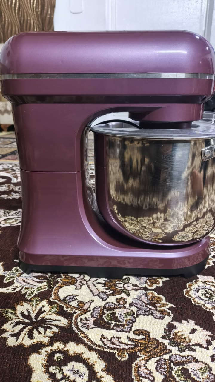 خلاط قائم احترافي Embleme EM11P2 ✅
‏
‏مستخدم مرة وحدة بس 👌
‏
‏سعة 11 لتر !  🫙
‏
‏شاشة رقمية 📟
‏
‏يجي 8 سرعات مختلفة ! 
‏
‏محرك قوي بقوة 2000 واط ⚡
‏
‏خطافات عجن مزدوجة ( دبل هوك) 
‏
‏سعر 175 وبيها مجال 💵
‏
‏مكاني شقق الخضراء📍
‏
‏*********** : 
‏
