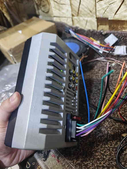 شاشە بۆ زۆربەی سەیارەکانی نیسان و  ئەو سەیارانەی قالبیان  ئەوەیەبۆی ئەبێ  بلوتوث و  کۆتنتڕۆڵ و  کامێرا و  ڕادیۆ و لەمس و بە موبایلەوە ڕەپت ئەبێ نرخی کۆتایی بە  کامێراوە 30هەزارە
*********** السليمانية
