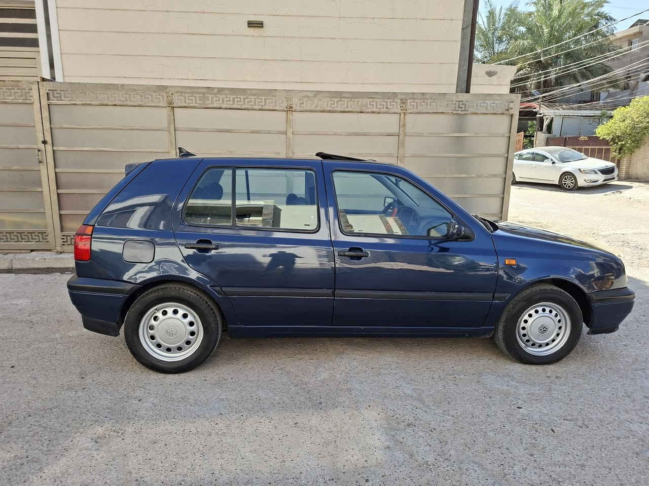 كولف 93مكينه 1800 كير اوتماتيك اسلايت وارد يابان
(السعر 53) مجال  بسيط ***********
العنوان بغداد الجديده سنويه لغايه 2030
مكينه كير شرط الفحص
تبريد ثلج 
حداديه امامي خلفي خيرمن الله 
كهربائيات كلشي شغال 
بدون ضربه صبغ عام 
تري حلو اوناعمه بلمشي
