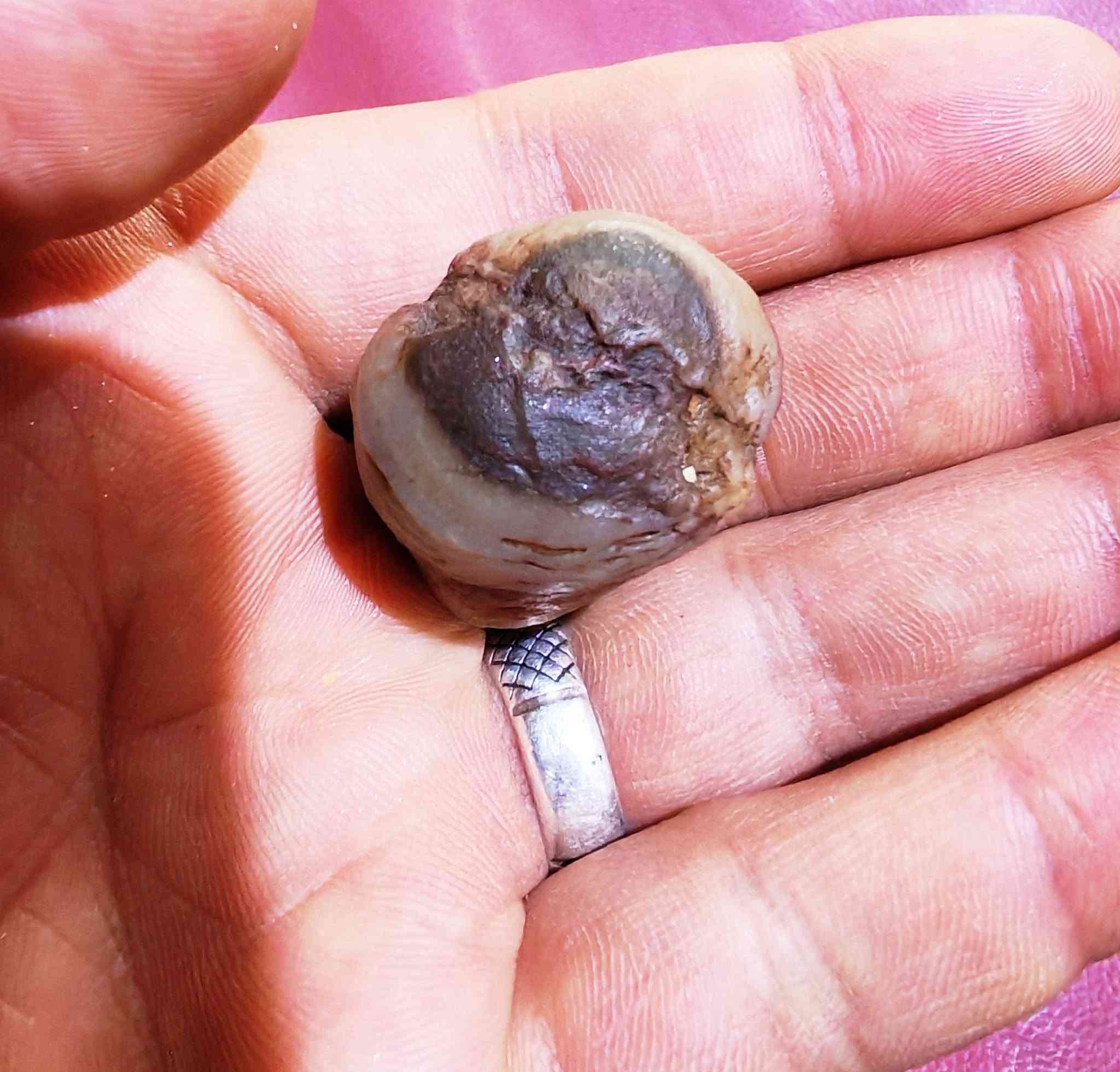 واضح بالصور كلها قديم وطاقة عاليه حجر خام اقتناء شخصي معتني بي ومتنظف من الطاقات السلبيه
مكاني كربلاء ومتوفر توصيل


**إذا كنت صاحب هذا الإعلان وتريد حذفه لأي سبب، رجاءا أرسل رسالة إلى الدعم الفني**