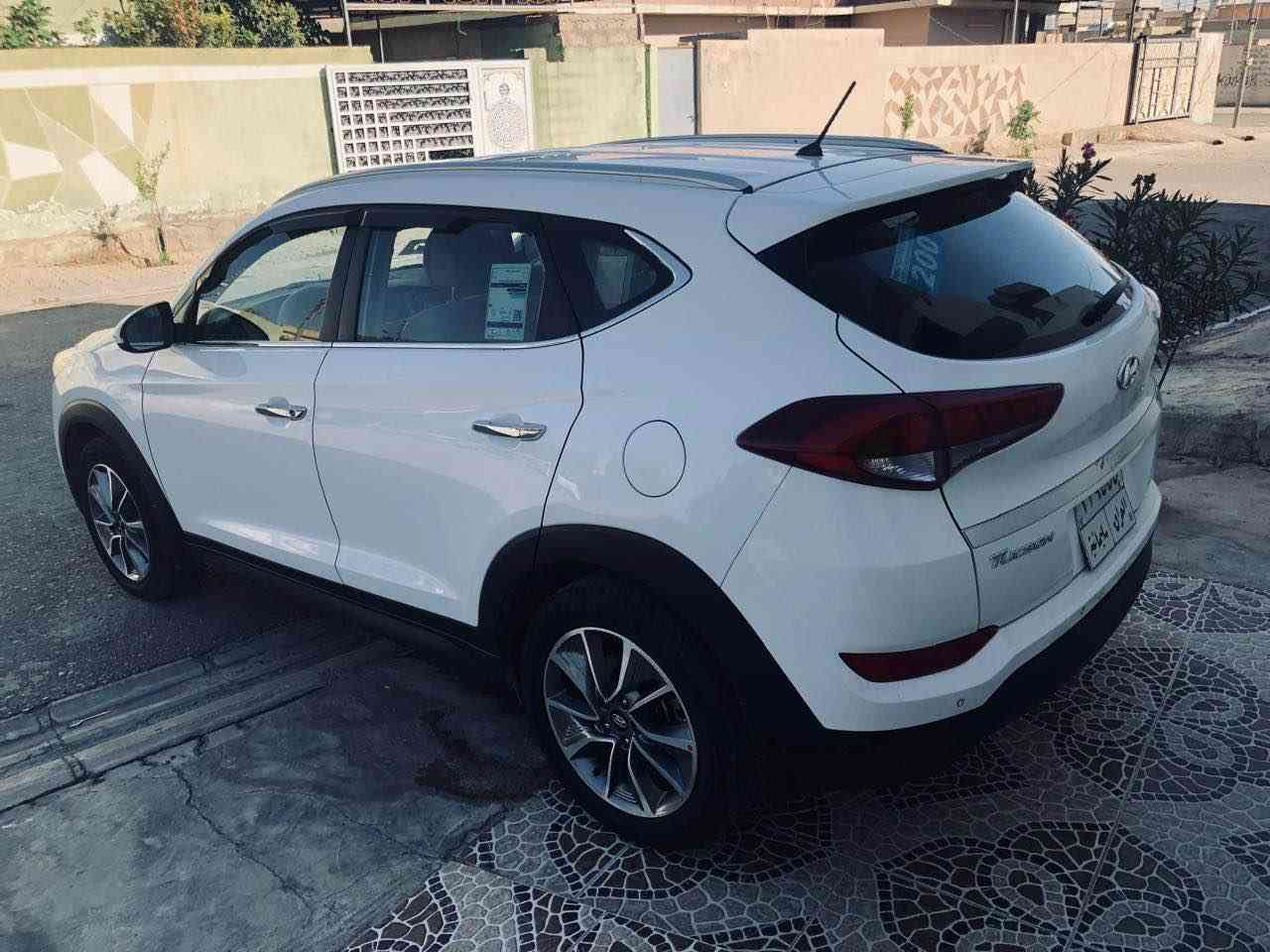 توكسان 2018 خليجي كلين فقط شبرين بارد باب السكن وخلفي ماشية ١٨٠ الف سيارة باسمي كوبان بنزين موجود رقم سليماني سنوية وهزة جديد 
185$

*********** كركوك, العراق

