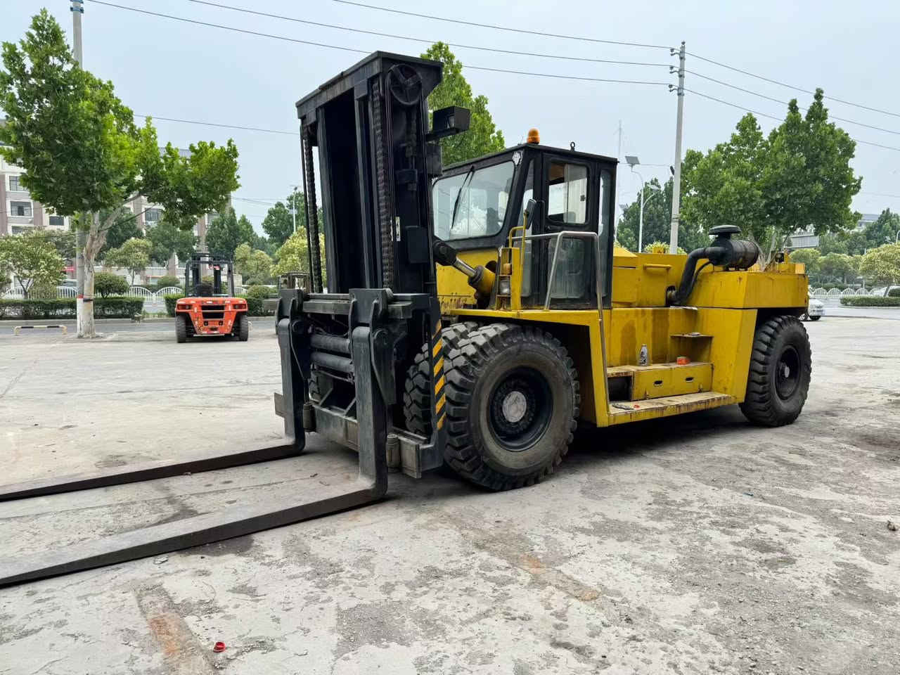 نموذج:

عداد2000ساعة  مشتغل

حساسات كامل 

ارتفاع الرفع:

مصنع المحرك / الوضع: Deutz

سنة التصنيع:2012

كابينة السائق

مكيف الهواء

كاميرا الرؤية الخلفية

السعر: FOB / CIF


**إذا كنت صاحب هذا الإعلان وتريد حذفه لأي سبب، رجاءا أرسل رسالة إلى الدعم الفني**