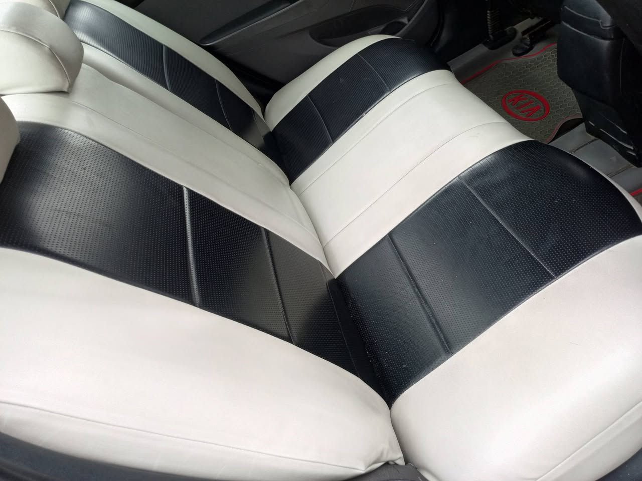 اسلام عليكم سياره الفين و15حلوه حادثه چاملغ وبنيد ولغد الشاصي مكينه حلو كير حلو حداديه جديده السياره خير من الله تبريد شغال السياره جاهزه  ***********السعر 95
