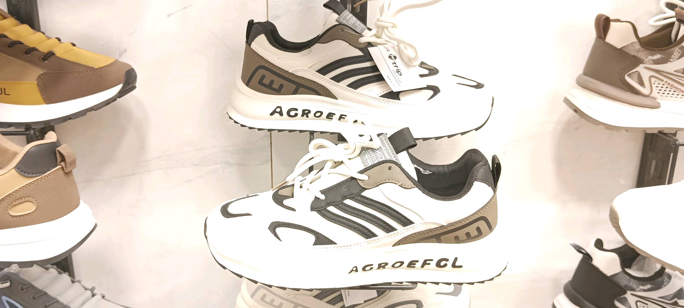 الجبيله شارع السايلو قرب مستشفى الشفاء 
احذيه جديده