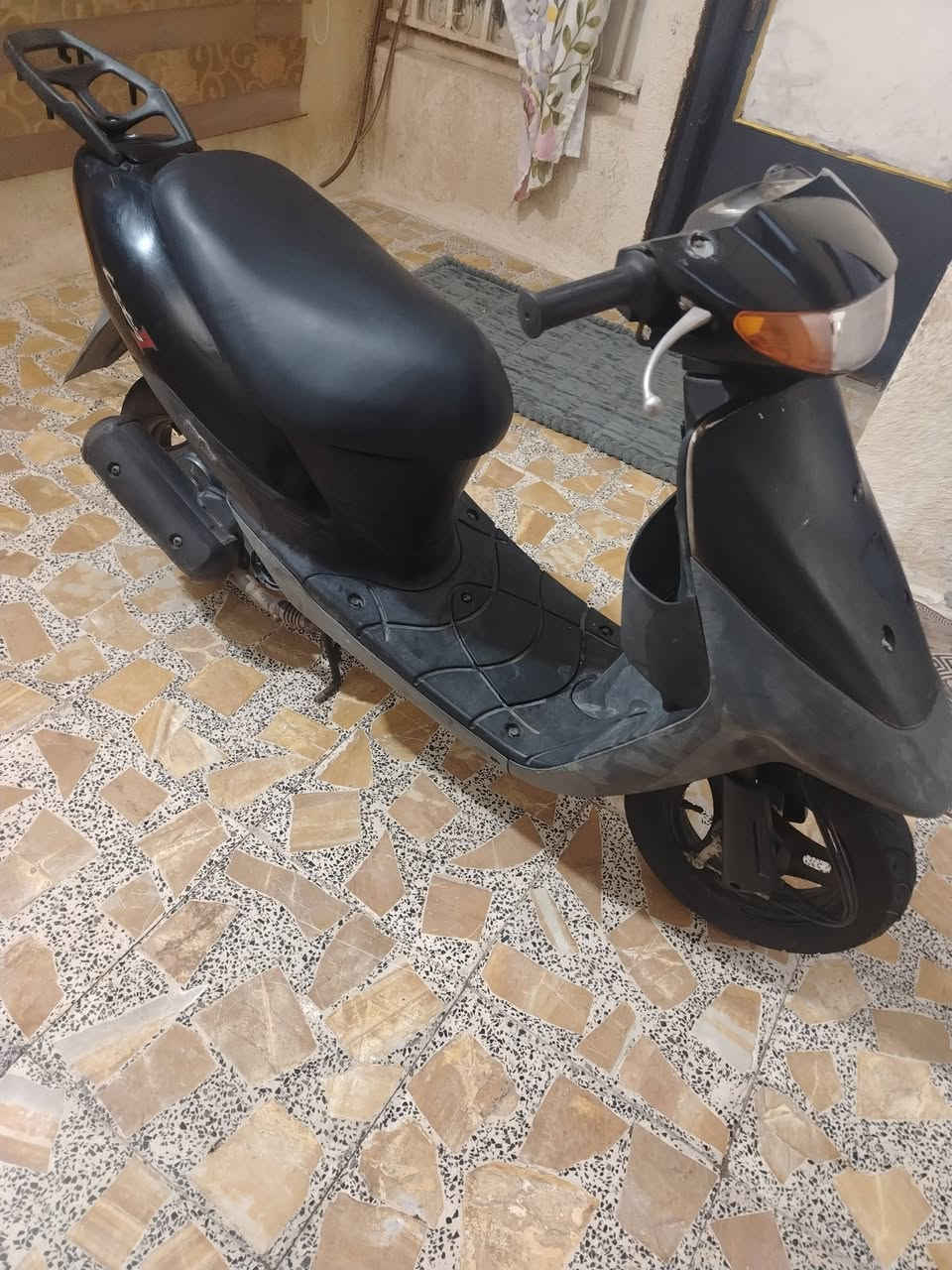 السلام عليكم دراجه للبيع ساسوكي مصطره دراجه نضيفه ما مفتوحه سلف هندر كهربائيات كلهاس  سعره ٥٥٠ /***********
