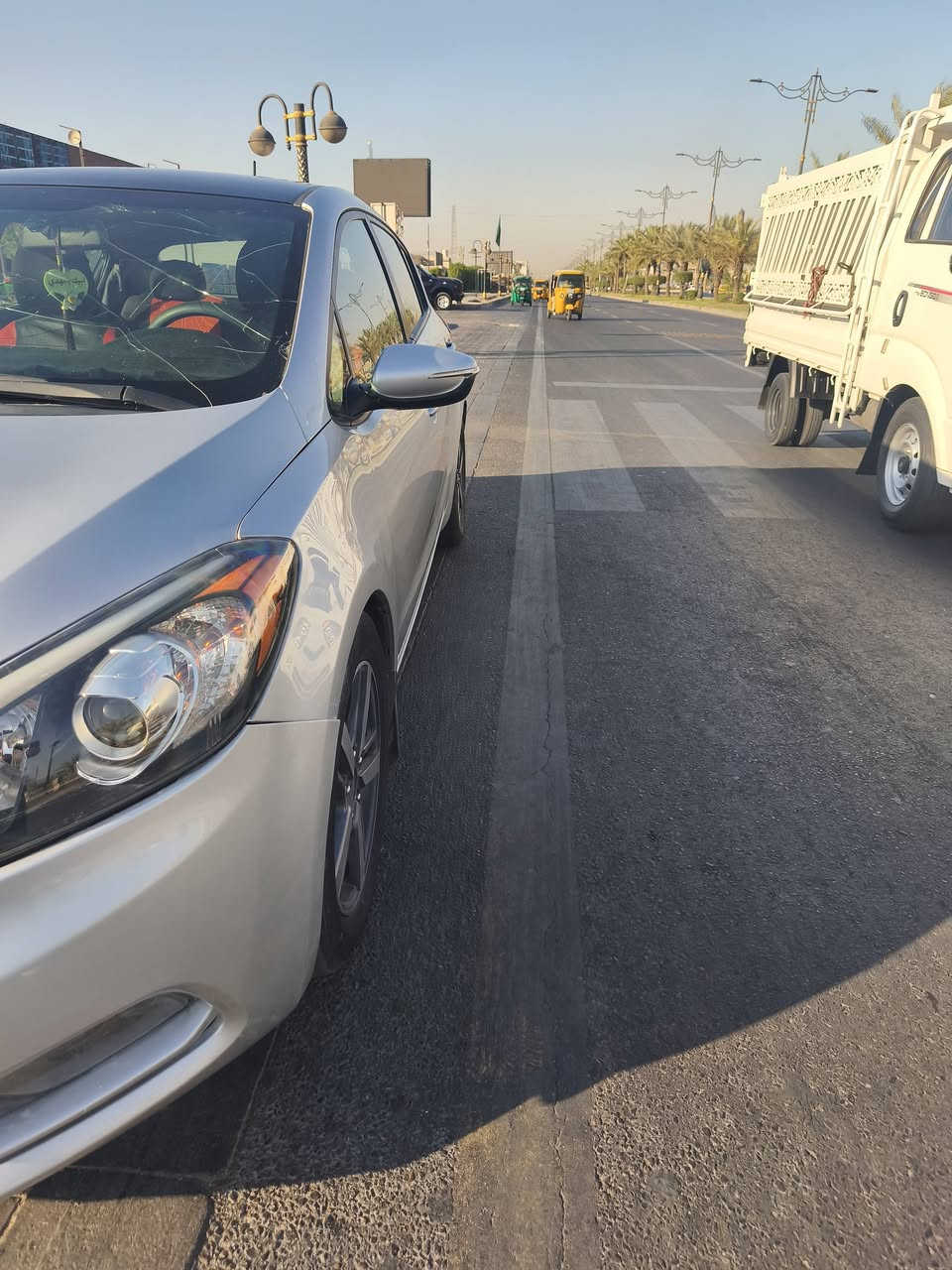 السلام عليكم من رخصة الادمن المحترم
كيا فورتي هاتشباك موديل 2016  رقم بغداد
محرك GDI 2000c 
مواصفات نص فول 
ضربته خلفيه بجم كبس و كل كهربائياته شغاله 
محرك گير تبريد تايرات باتري خير من الله و تراايك للبصره ‼️
صدره نص عمر فقط الجامه الامامية تعبانه ‼️ 
٣ قطع صبغ بابتين عكس السائق و جاملغ .. .
البابتين صبغهم بدون ضربه توحيد لون فقط اما الجاملغ ضربه مال أميركا و مصلحه + صبغ 
ضربه بالعراق ما بيها فقط شخطات قليله بالدعاميات.. 
الدعاميات بيهم شخوط بسيطه و مصلحات ‼️
سنويه ساقطه اي غرامات عليه .. . 
#راعيه موجود شرط التحويل 
#صور الحادث مرفقه بالمنشور
#امانة الله السيارة متعوب عليه ما متعوبه و خير من الله و غرفته كلش نضيفه 
السيارة اقتصادية و بنفس الوقت قويه ترايك 160 + تبريد اذا سمعت دوانز خسار كلشي !! 
و السيارة تنفع نسائية سبورت و كلاسك بنفس الوقت 
#السعر 95 و بيها مجال بسيط 
مكاني بغداد البلديات 
***********
