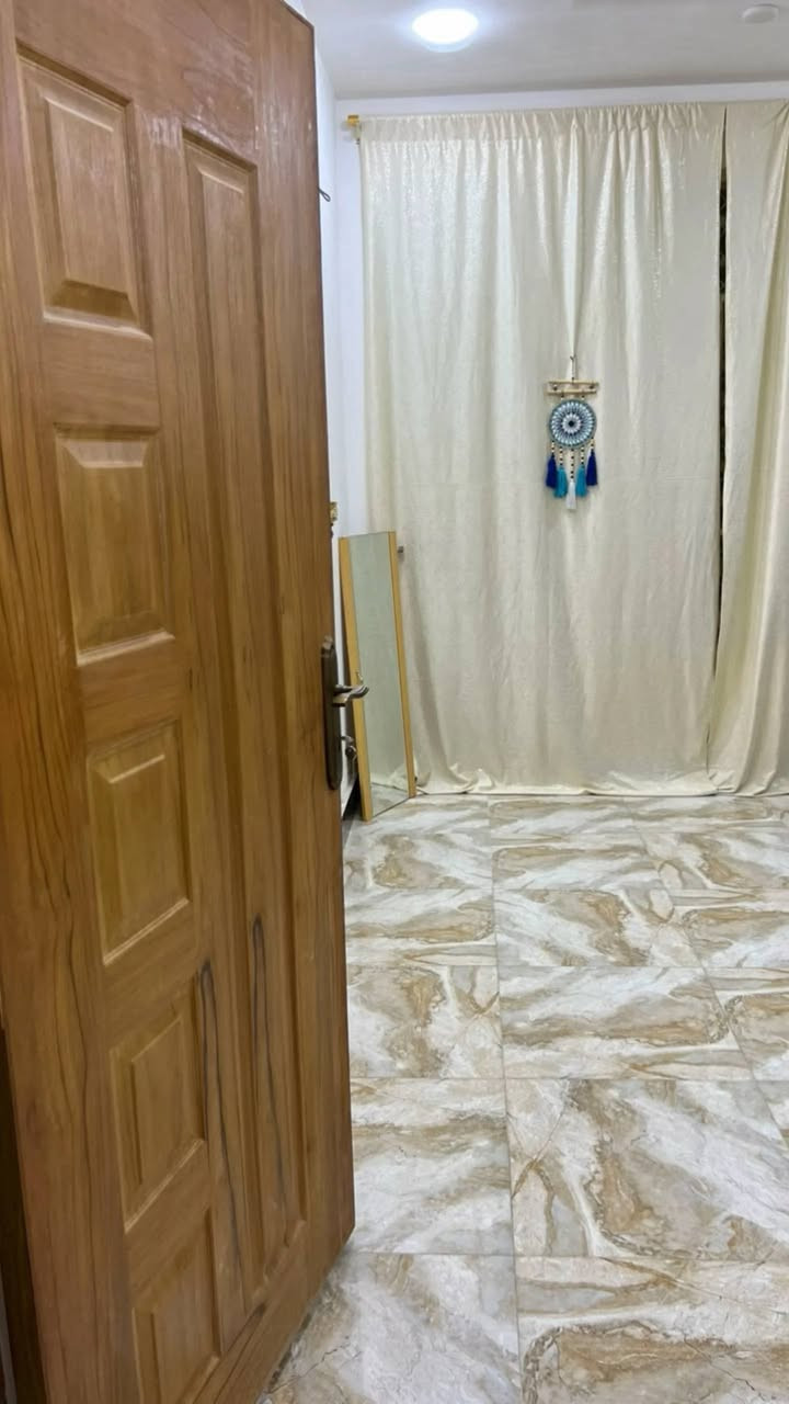 السلام عليكم عندي بيت 50 متر شارع خوله طابقين البيت يفرغ ثاني يوم من عمليه الشراء ***********

