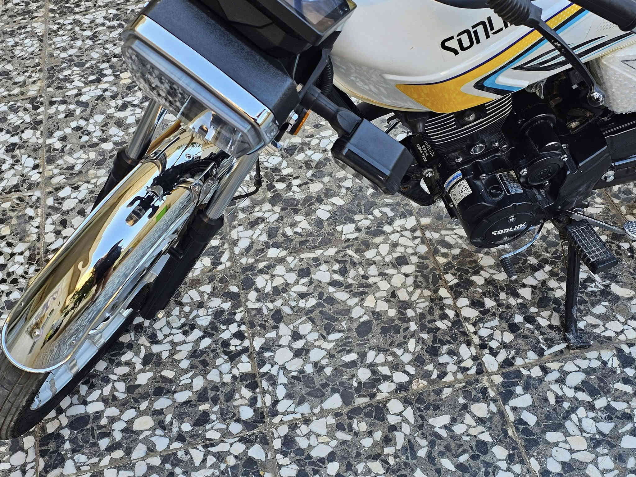 السلام عليكم سافاني سونك 2024شهر 12يعني 2025 مكينة 200 دراجة كلش نضيفة استعمال قليل وممشتغلة دلفري نضافتهة كدامكم أوراق كاملة كدامكم مصورهن بصمتين وثلاث سويجات للبيع او مراوس مكاني بغداد الحسينية متواجد اتصال أو واتساب فقط رقم ***********
